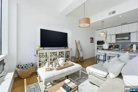 9 Somerset Lane Edgewater NJ 07020
