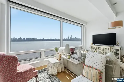 9 Somerset Lane Edgewater NJ 07020