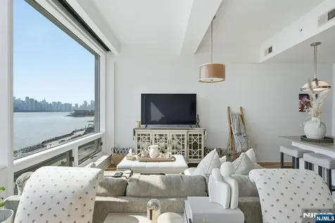9 Somerset Lane Edgewater NJ 07020