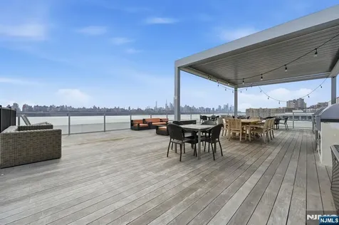 9 Somerset Lane Edgewater NJ 07020