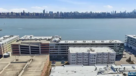 9 Somerset Lane Edgewater NJ 07020