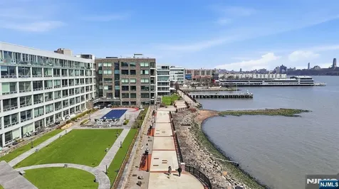 9 Somerset Lane Edgewater NJ 07020