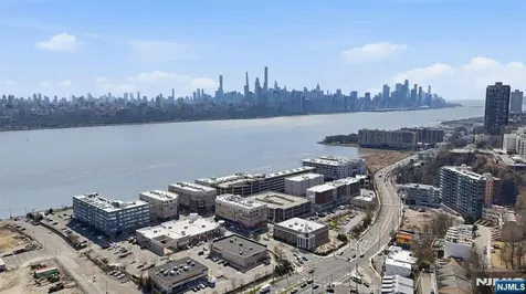 9 Somerset Lane Edgewater NJ 07020