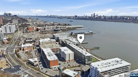 9 Somerset Lane Edgewater NJ 07020