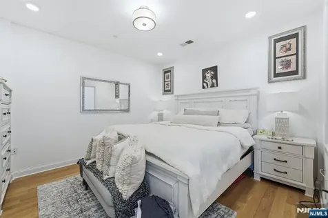 9 Somerset Lane Edgewater NJ 07020