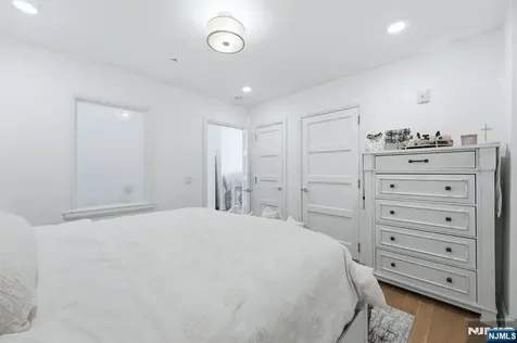 9 Somerset Lane Edgewater NJ 07020