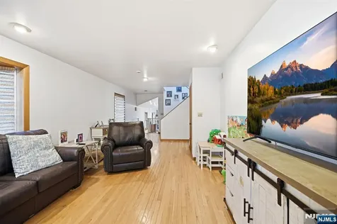 72 Hudson Drive West Milford NJ 07480