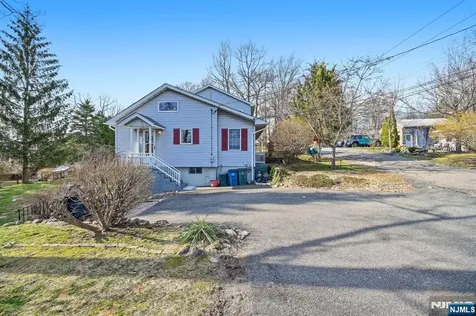 72 Hudson Drive West Milford NJ 07480