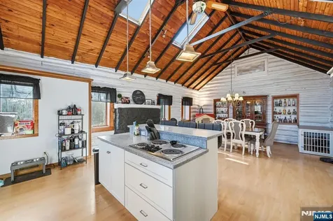 72 Hudson Drive West Milford NJ 07480