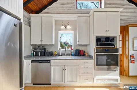 72 Hudson Drive West Milford NJ 07480