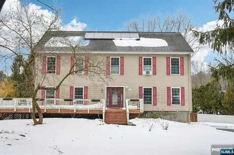 14 Sweetman Lane West Milford NJ 07480