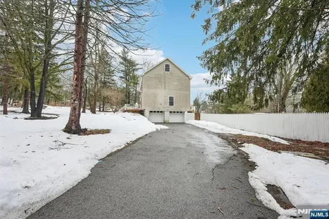 14 Sweetman Lane West Milford NJ 07480