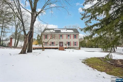 14 Sweetman Lane West Milford NJ 07480