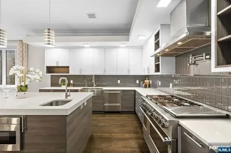 640 Undercliff Avenue Edgewater NJ 07020