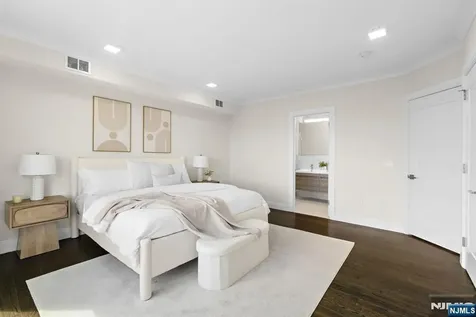 640 Undercliff Avenue Edgewater NJ 07020