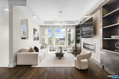 640 Undercliff Avenue Edgewater NJ 07020