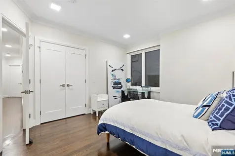 640 Undercliff Avenue Edgewater NJ 07020