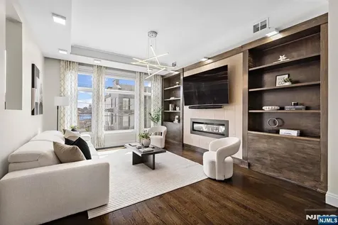 640 Undercliff Avenue Edgewater NJ 07020