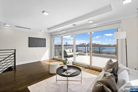 640 Undercliff Avenue Edgewater NJ 07020