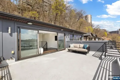 640 Undercliff Avenue Edgewater NJ 07020