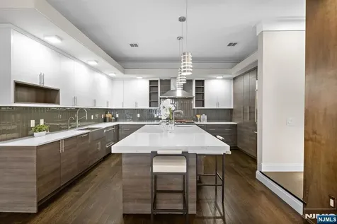 640 Undercliff Avenue Edgewater NJ 07020