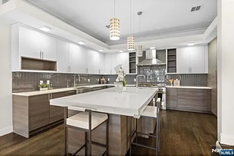 640 Undercliff Avenue Edgewater NJ 07020