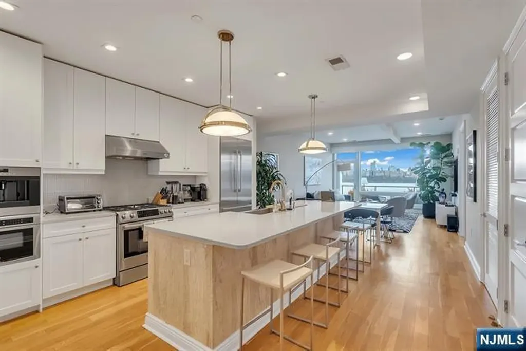 9 Somerset Lane Edgewater NJ 07020
