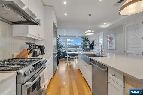 9 Somerset Lane Edgewater NJ 07020