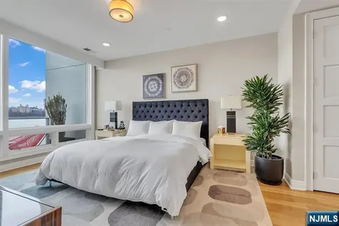 9 Somerset Lane Edgewater NJ 07020