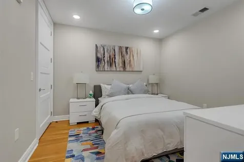 9 Somerset Lane Edgewater NJ 07020