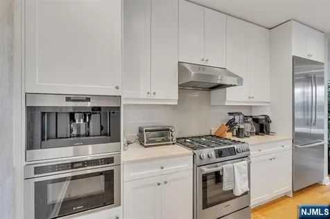 9 Somerset Lane Edgewater NJ 07020