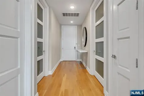 9 Somerset Lane Edgewater NJ 07020