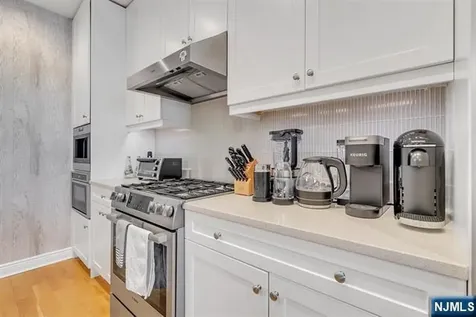 9 Somerset Lane Edgewater NJ 07020