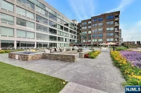 9 Somerset Lane Edgewater NJ 07020