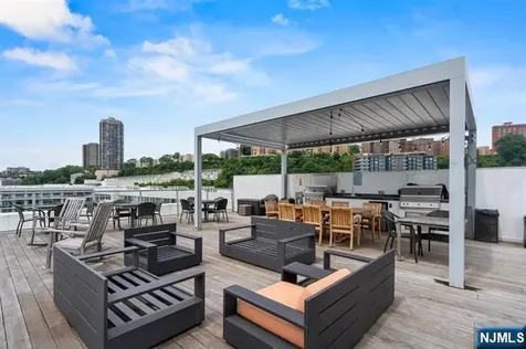 9 Somerset Lane Edgewater NJ 07020