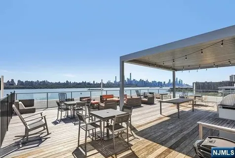 9 Somerset Lane Edgewater NJ 07020