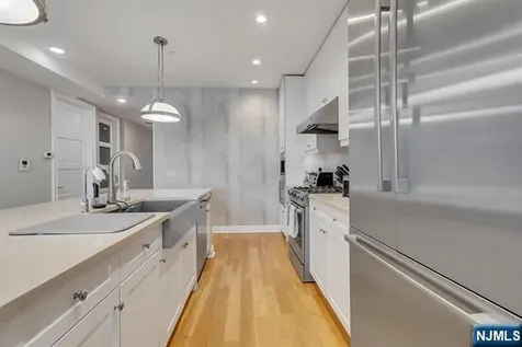 9 Somerset Lane Edgewater NJ 07020