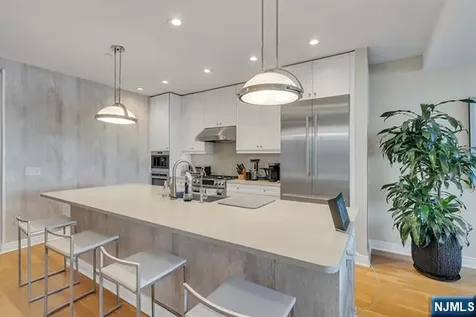 9 Somerset Lane Edgewater NJ 07020