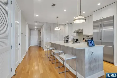 9 Somerset Lane Edgewater NJ 07020