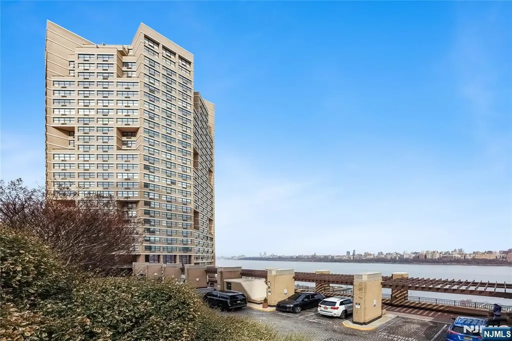 7004 Kennedy Boulevard Guttenberg NJ 07093