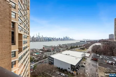 7004 Kennedy Boulevard Guttenberg NJ 07093