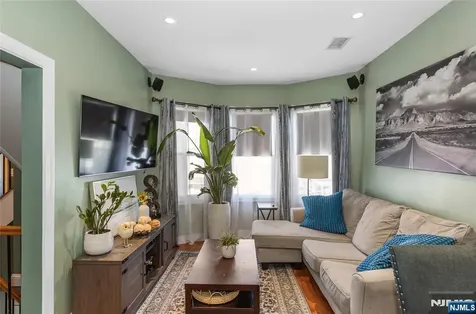 204 Hayward Place Wallington NJ 07057