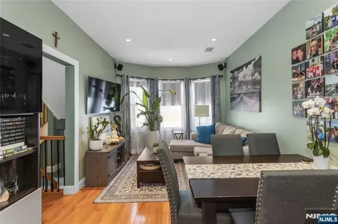 204 Hayward Place Wallington NJ 07057