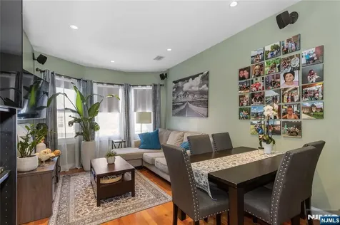 204 Hayward Place Wallington NJ 07057