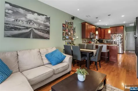 204 Hayward Place Wallington NJ 07057