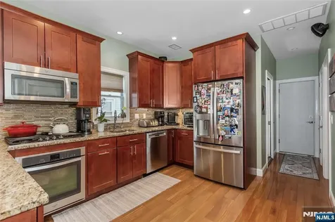 204 Hayward Place Wallington NJ 07057