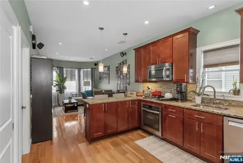 204 Hayward Place Wallington NJ 07057