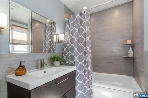204 Hayward Place Wallington NJ 07057