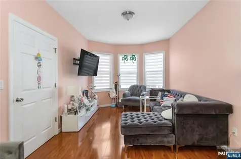 204 Hayward Place Wallington NJ 07057