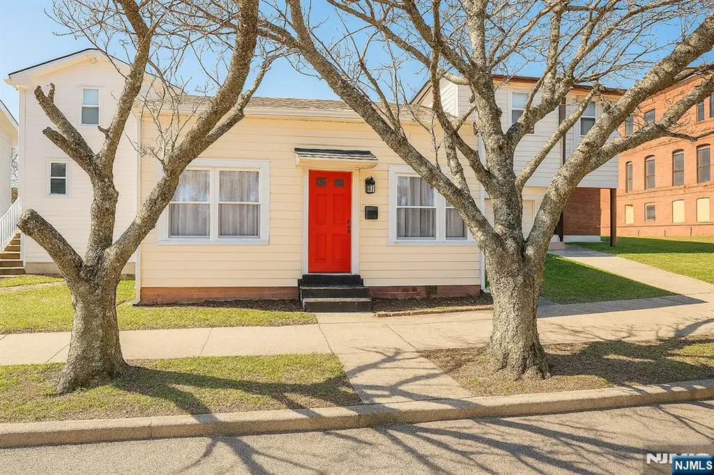 31 Kossuth Street Haledon NJ 07508